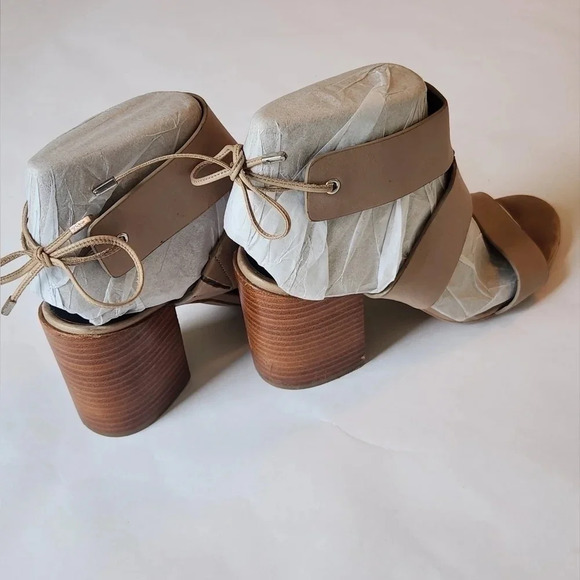 || REBECCA MINKOFF || block heeled sandals - Picture 2 of 11